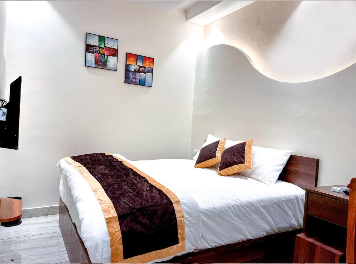 Hotel Joylife- Chottu Ram Chowk Rohtak Haryana מראה חיצוני תמונה